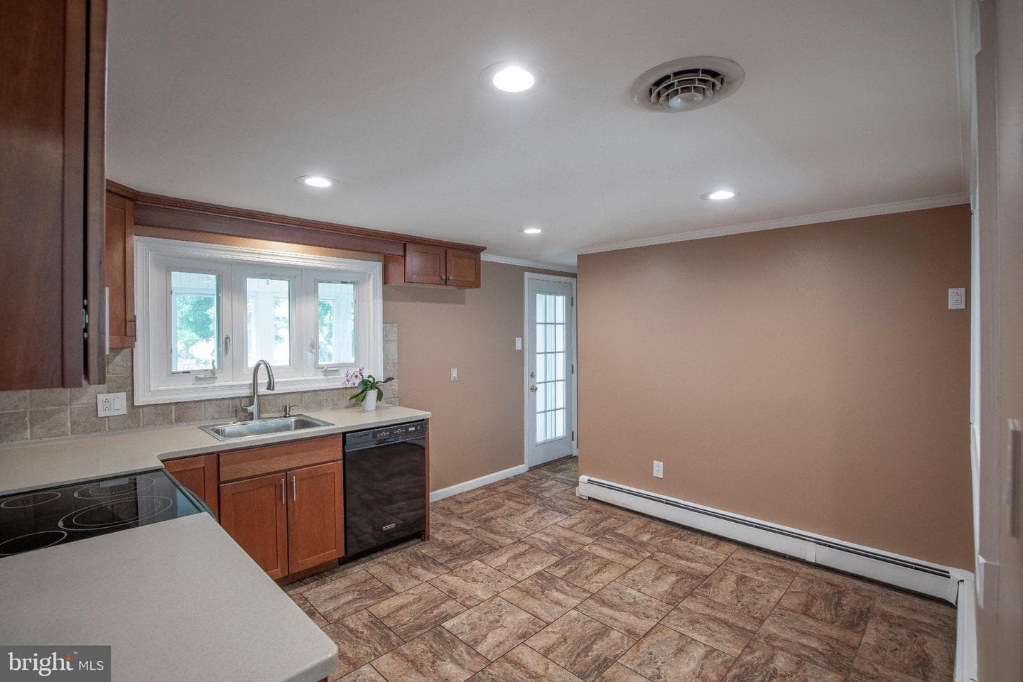 772 Clifford Street photo 13