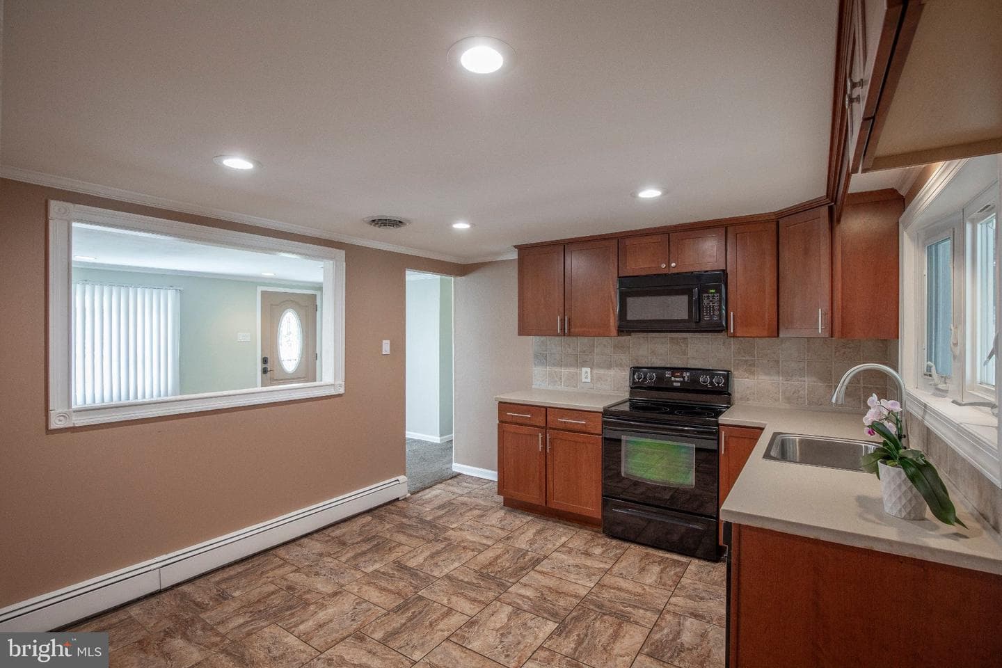 772 Clifford Street photo 15