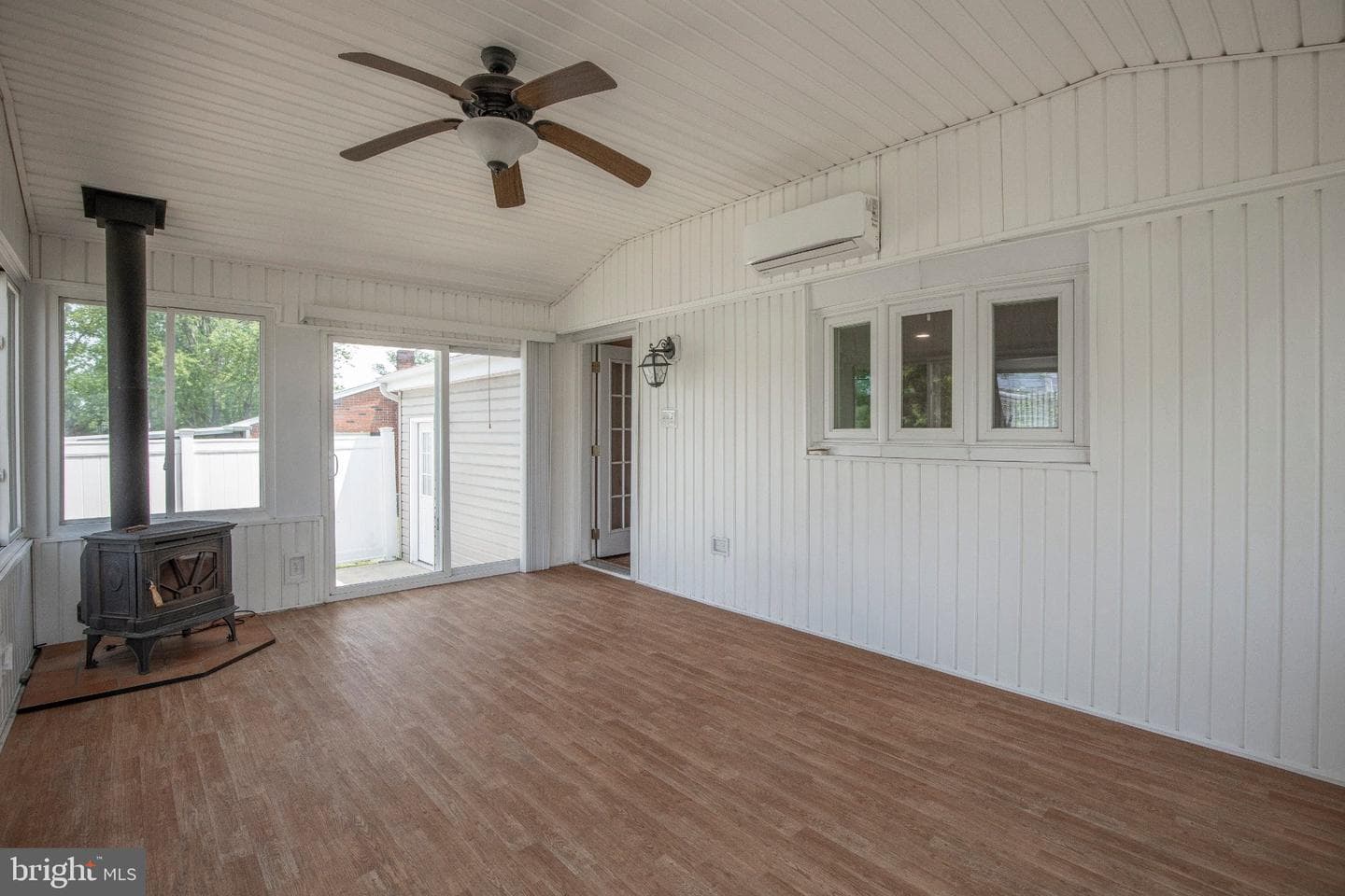 772 Clifford Street photo 18