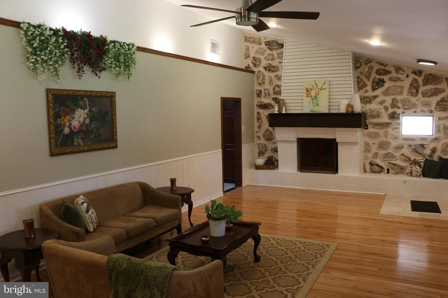 454 Dunksferry Road photo 4