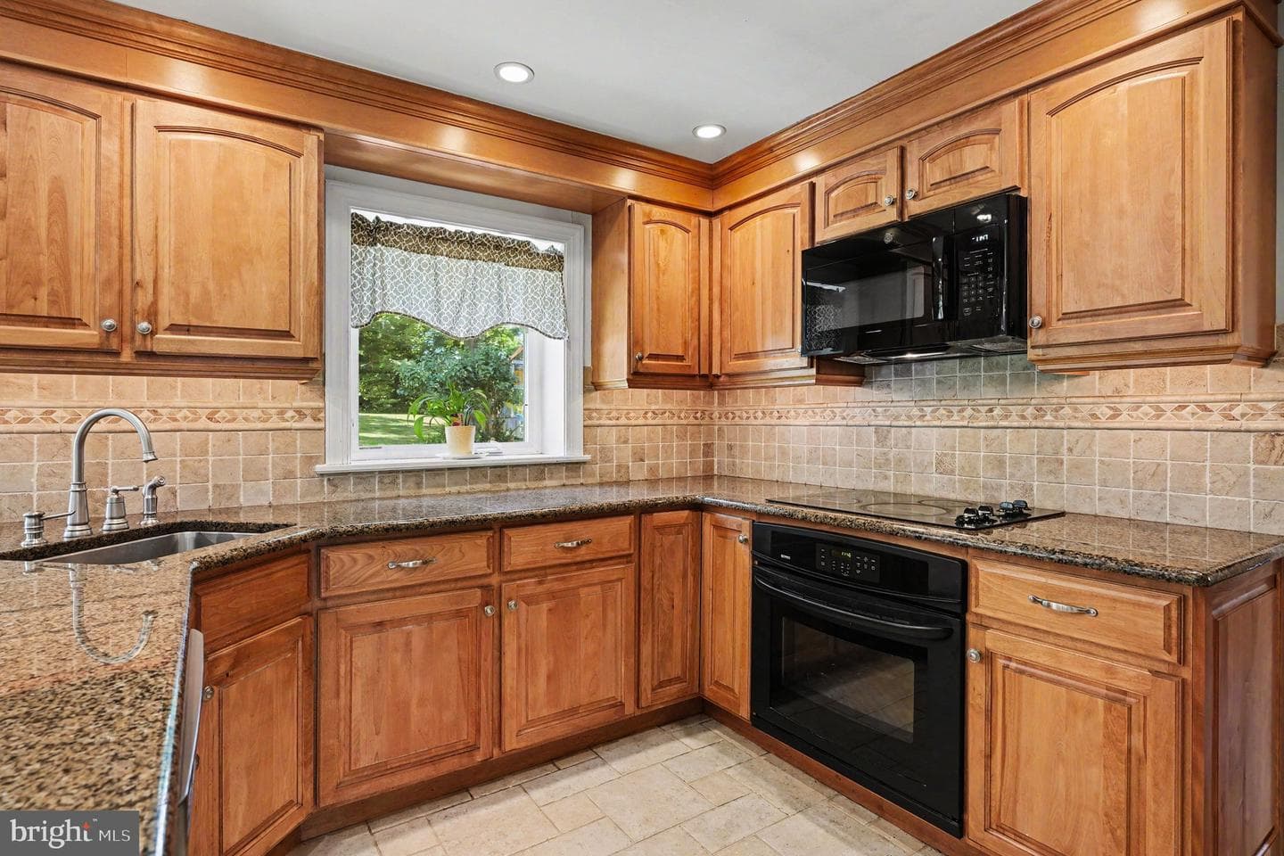 161 Andrew Dr photo 10