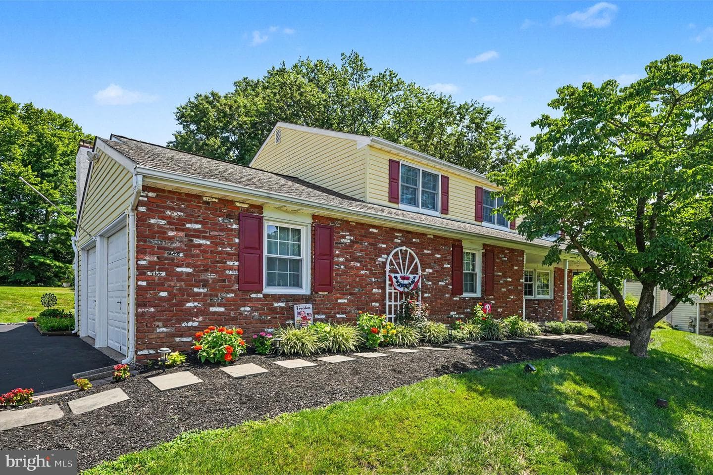 161 Andrew Dr photo 4