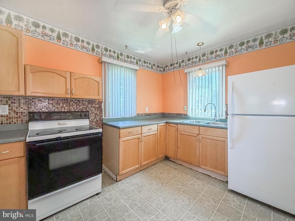 1005 Third Avenue photo 8