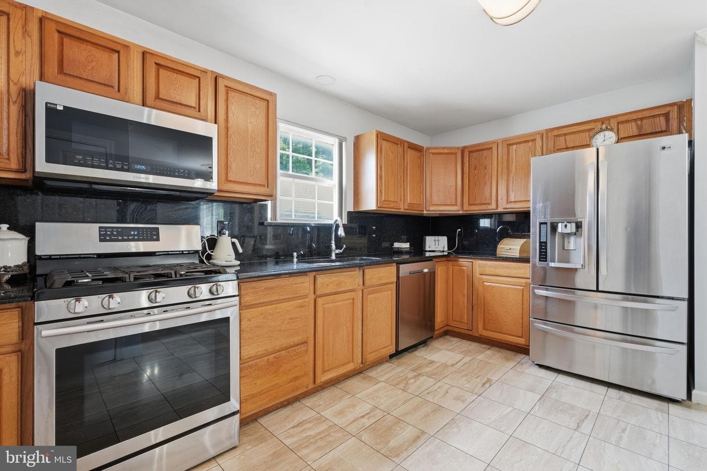 2347 Maple Avenue photo 13