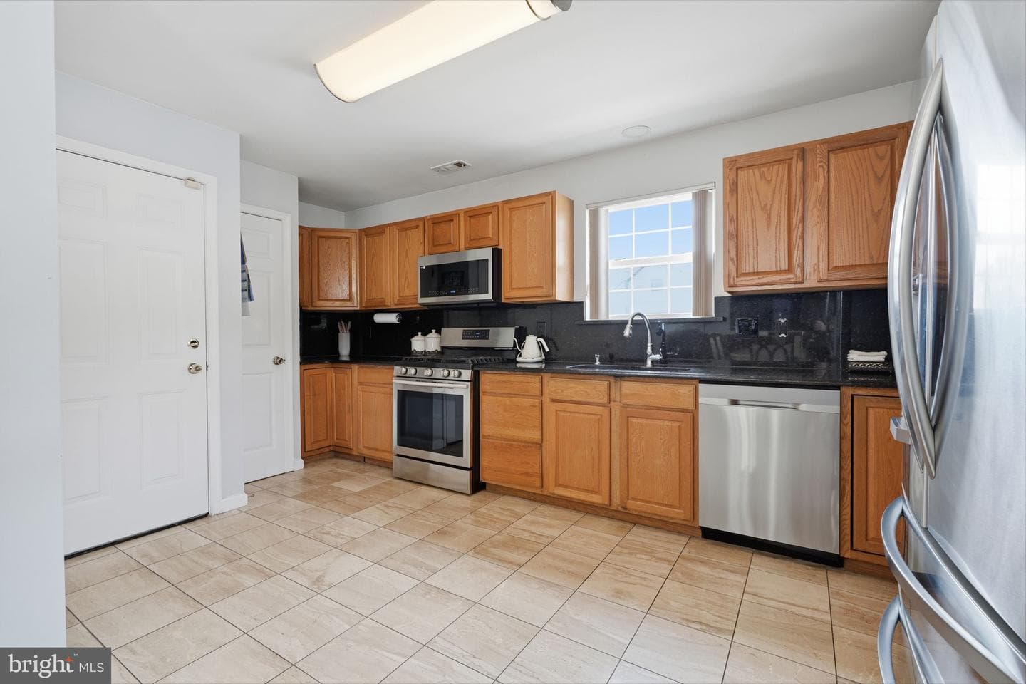 2347 Maple Avenue photo 15