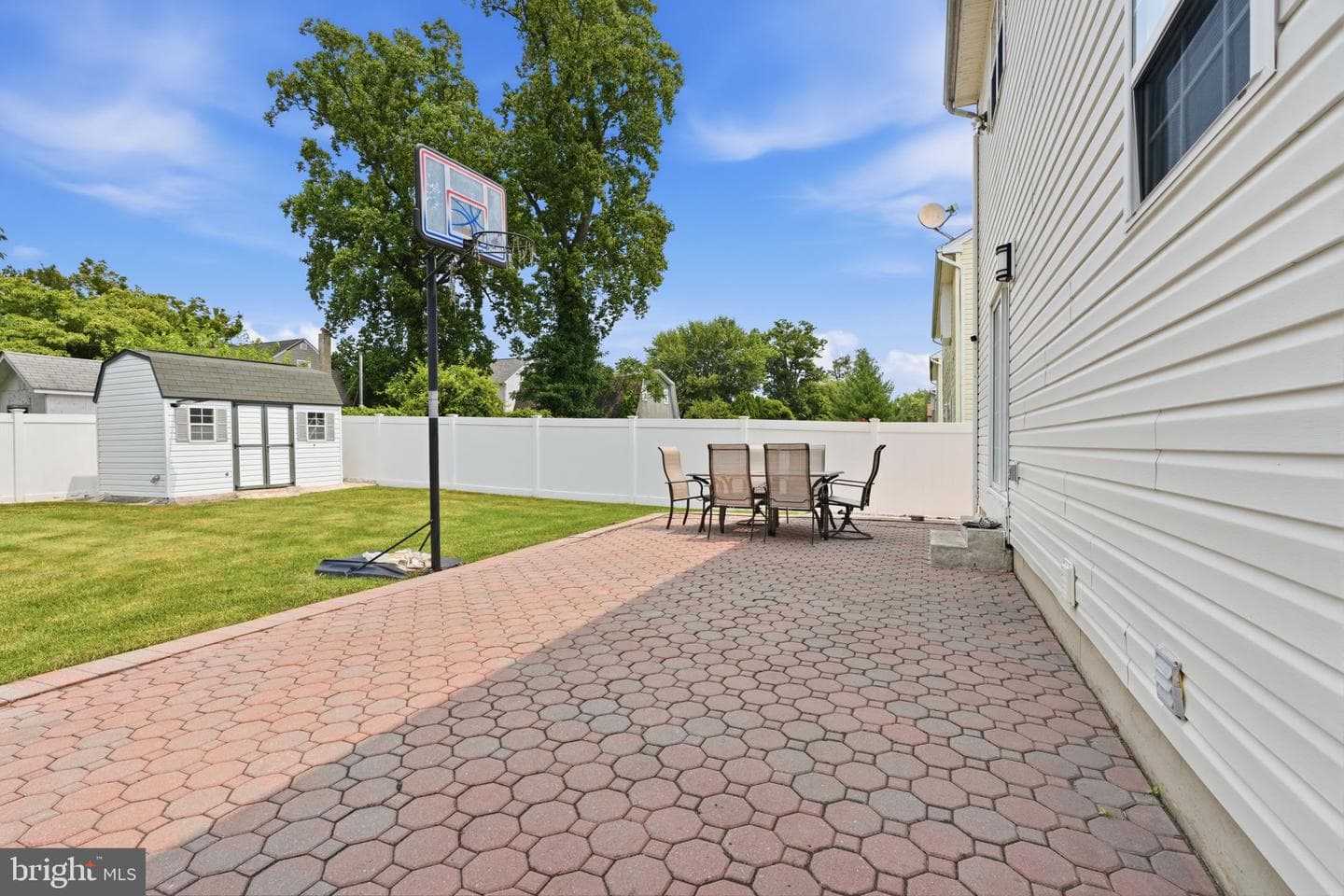 2347 Maple Avenue photo 38