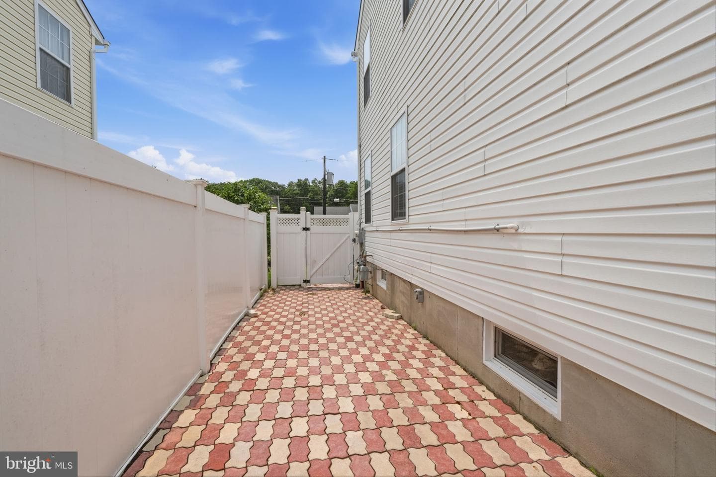 2347 Maple Avenue photo 45
