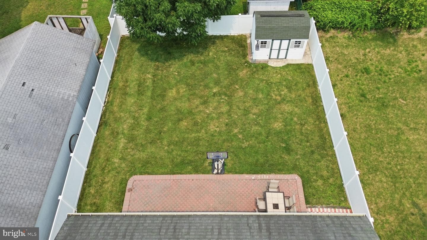 2347 Maple Avenue photo 54