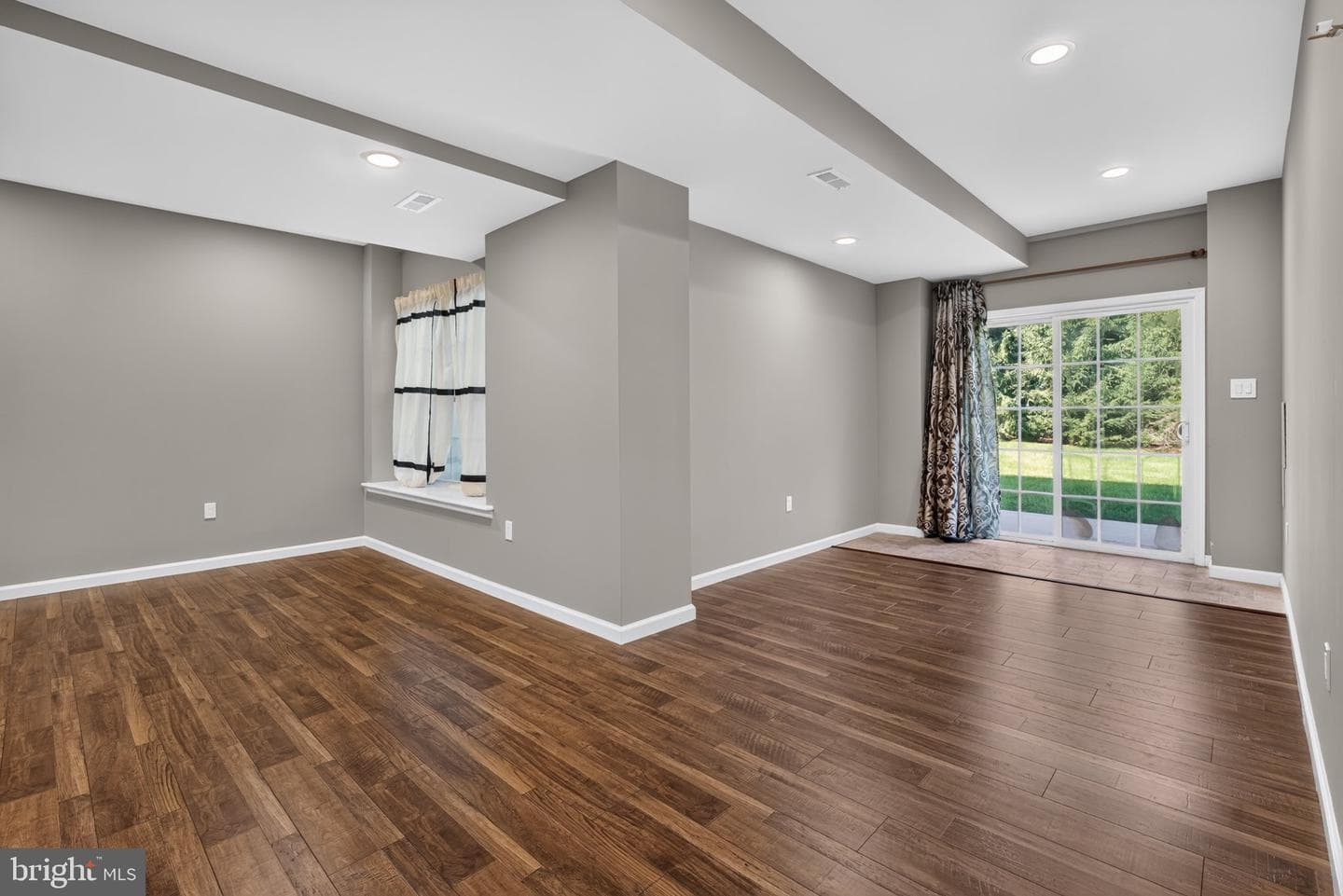 417 Oxford Lane photo 40