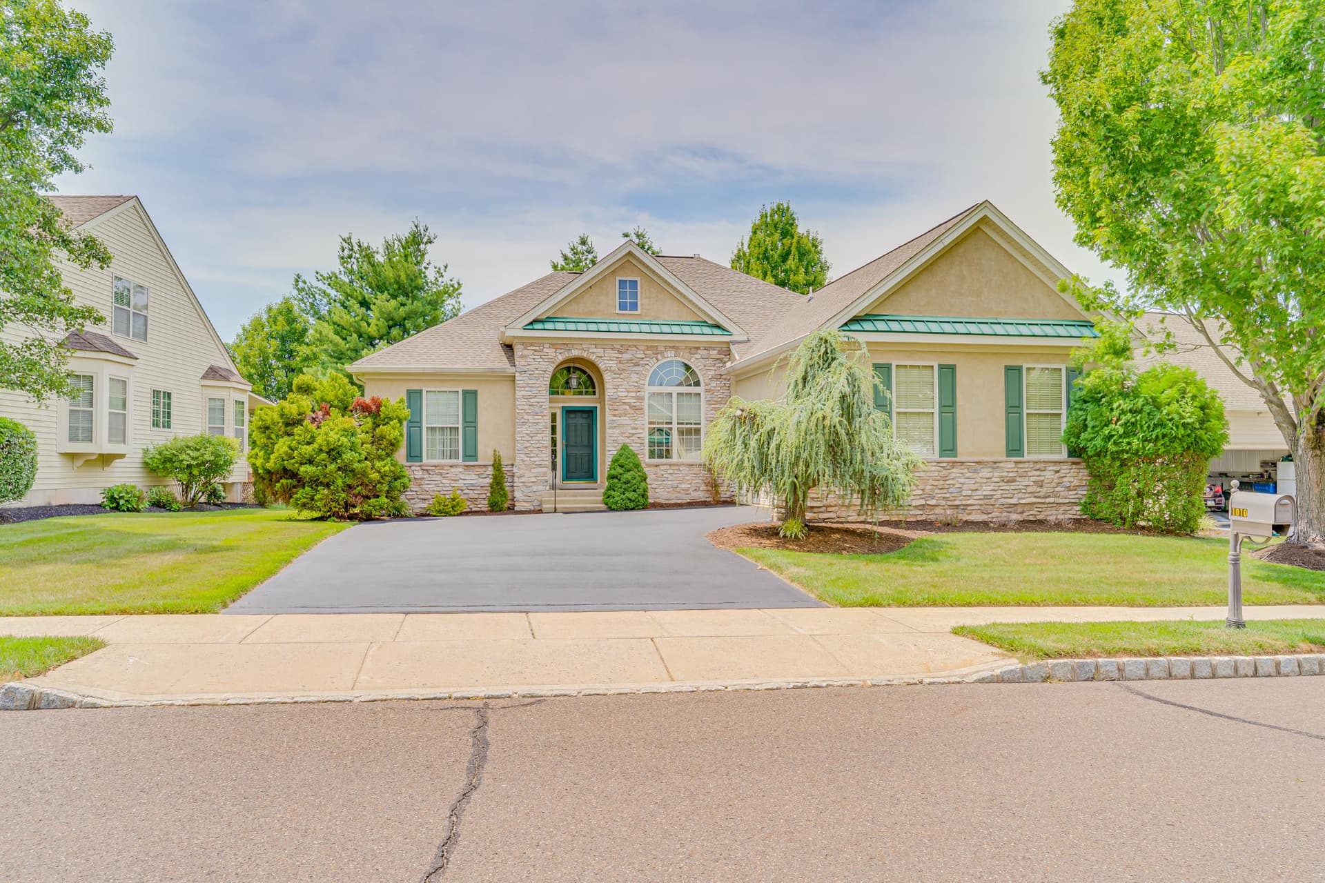 1010 Monroe Drive photo 1