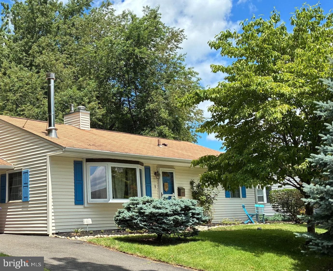 221 Devon Road photo 1