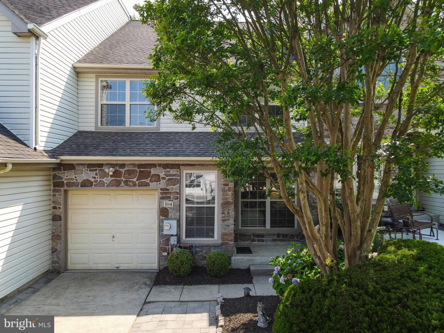 104 Suffield Court photo 4