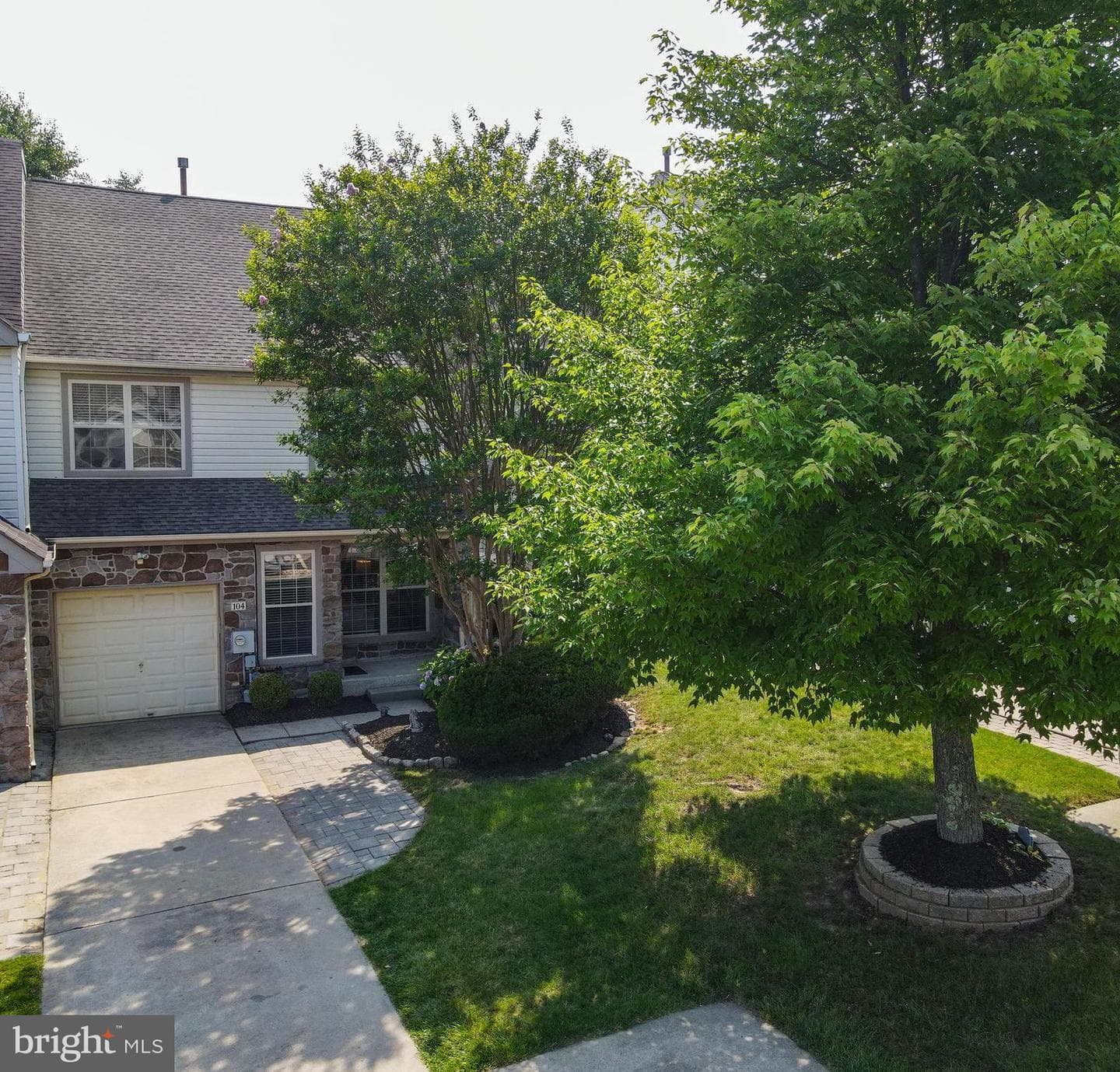 104 Suffield Court photo 5