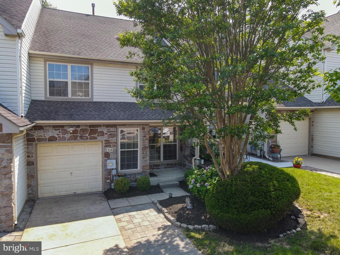 104 Suffield Court photo 7