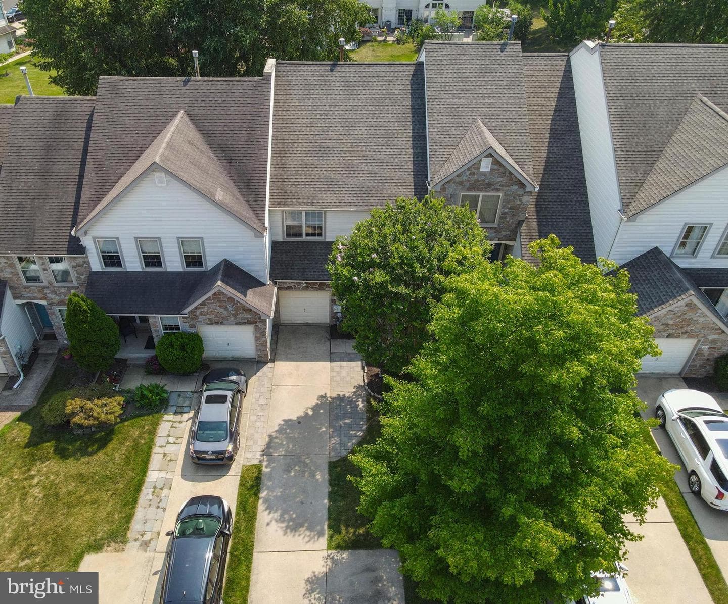 104 Suffield Court photo 8