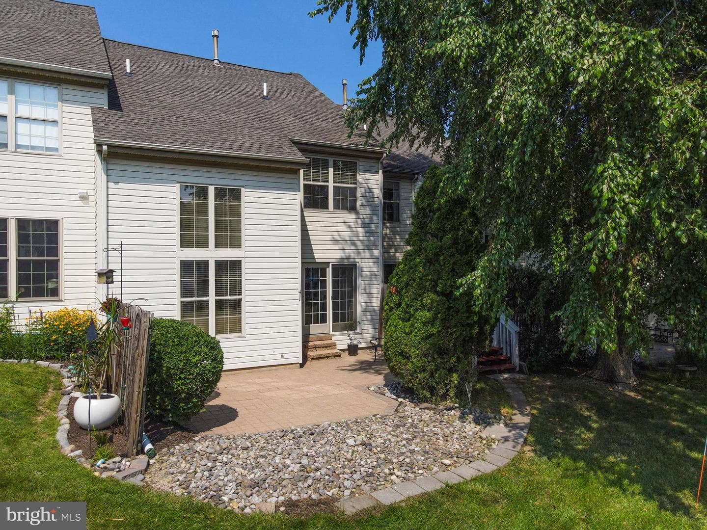 104 Suffield Court photo 9