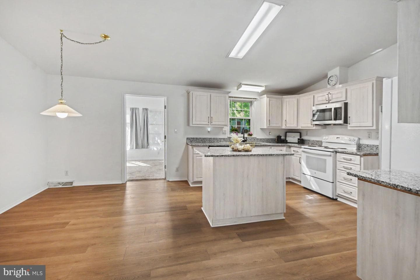 8 Williams Way photo 4