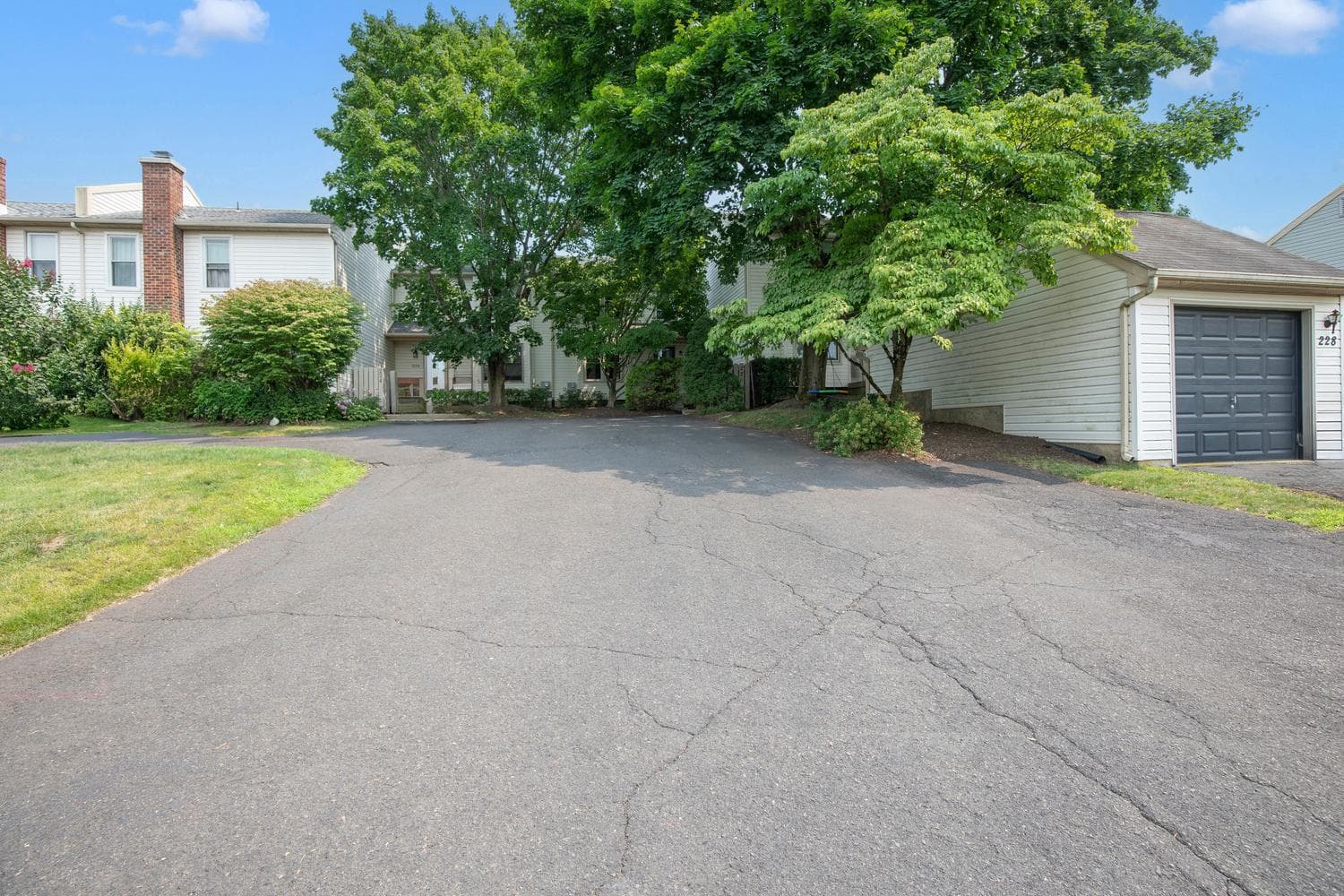 226 Inverness Circle photo 2