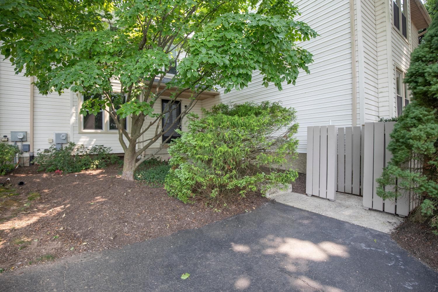 226 Inverness Circle photo 3