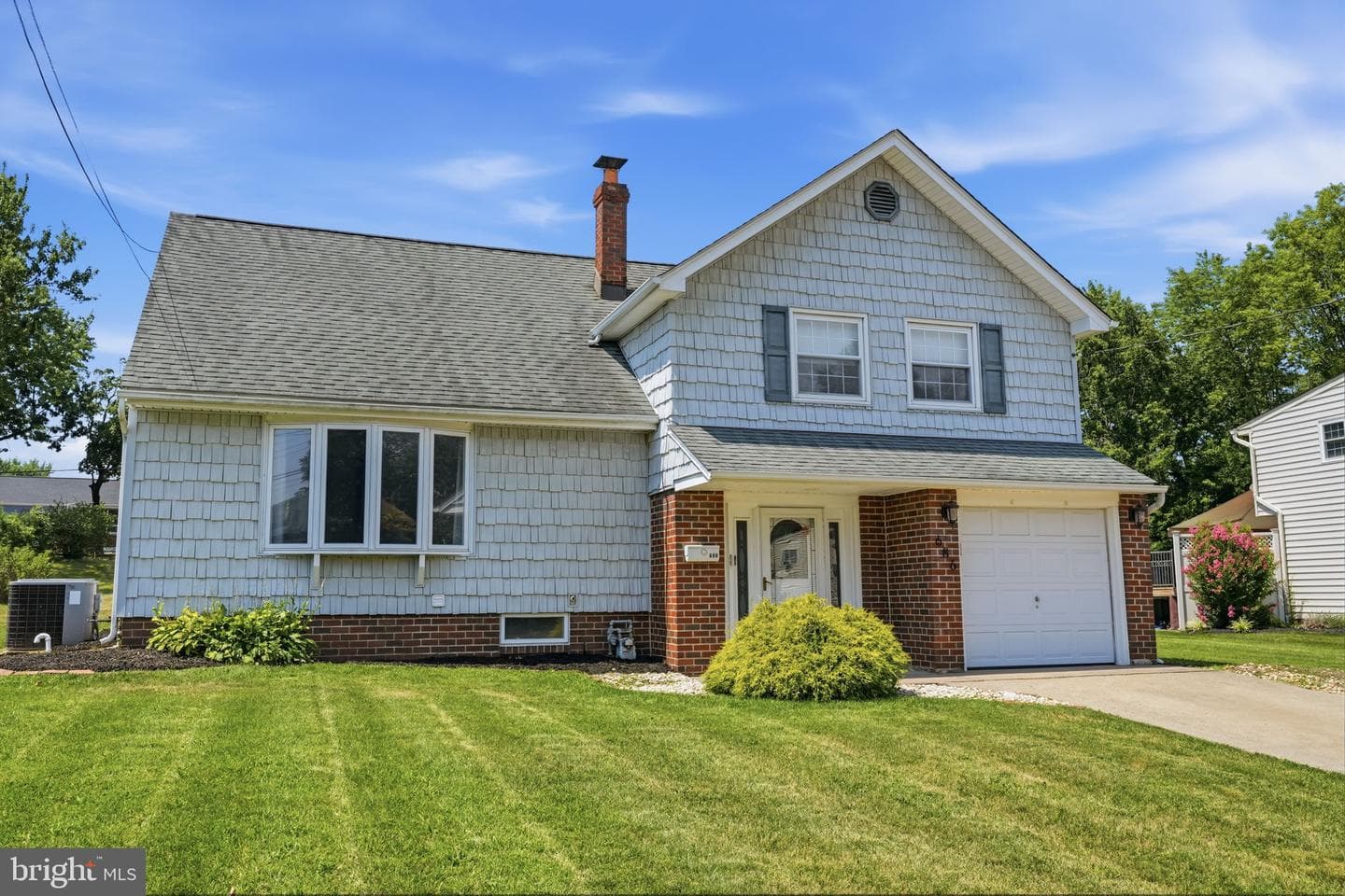 686 Cheryl Drive photo 1