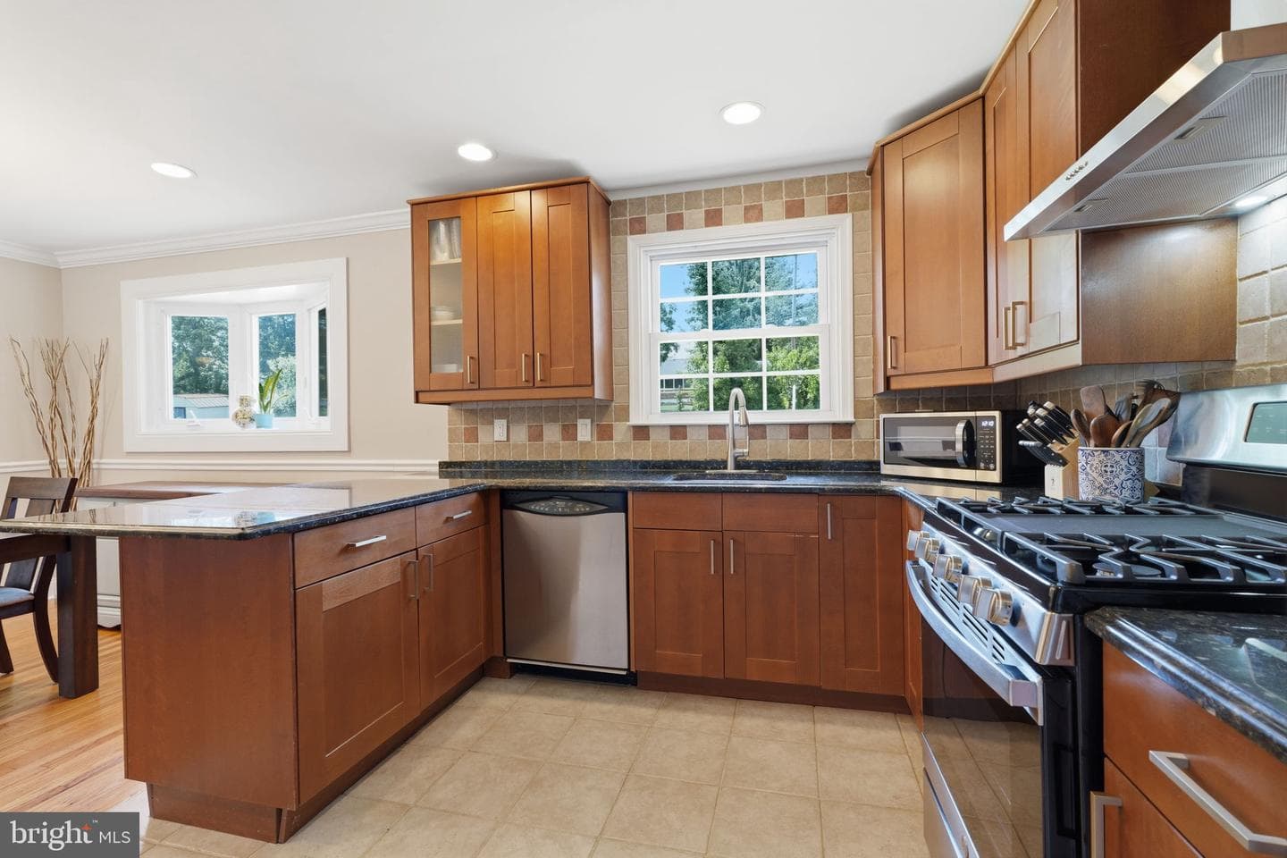 686 Cheryl Drive photo 15