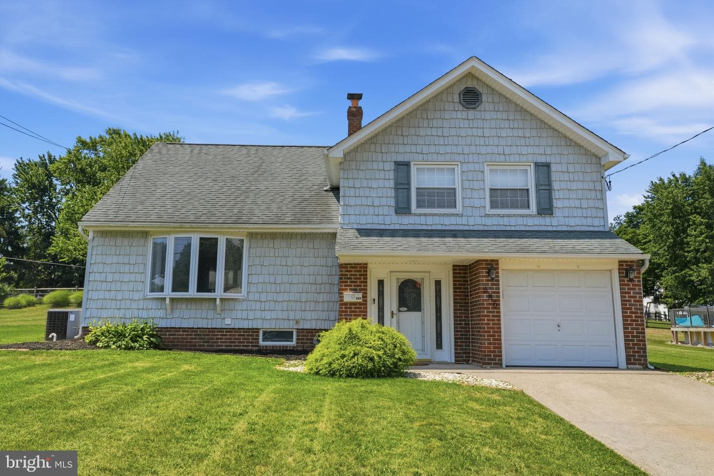 686 Cheryl Drive photo 2