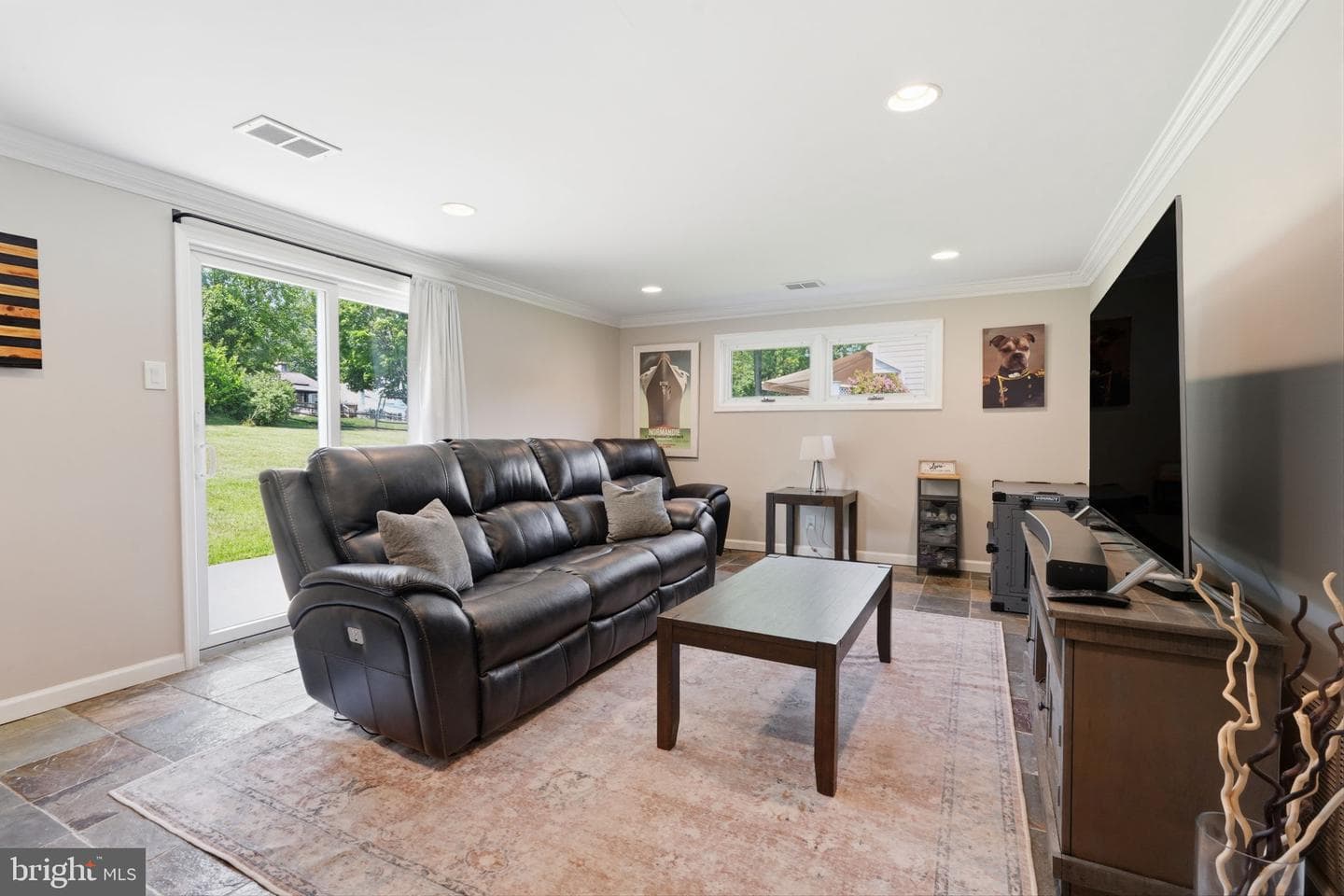 686 Cheryl Drive photo 6