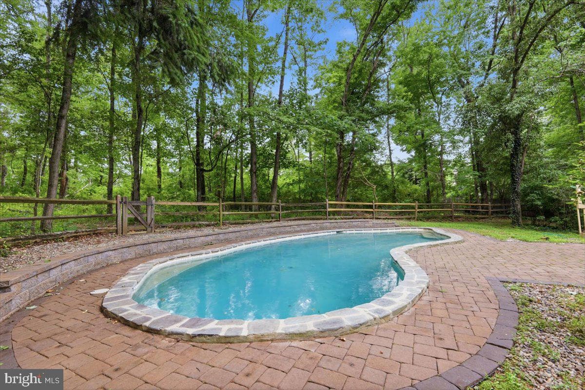 1 Turnberry Way photo 35