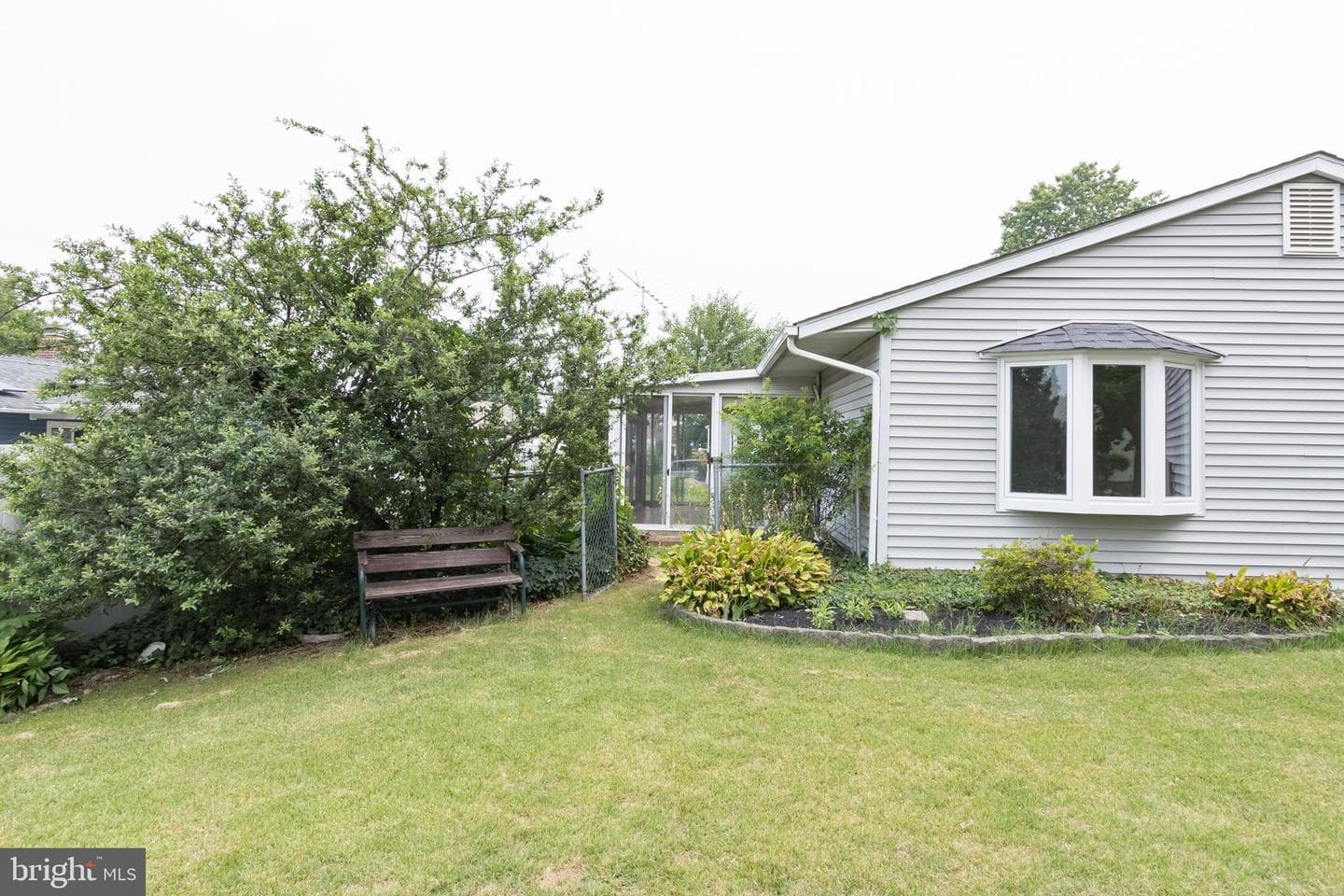 5 Sweetbriar Lane, Levittown