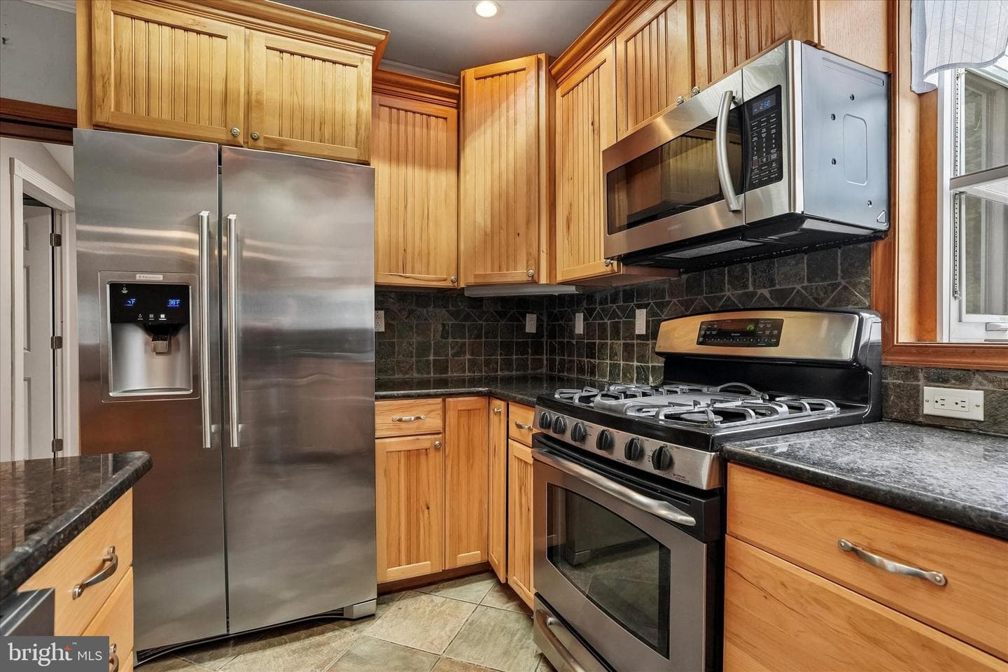 1049 Richardson Avenue photo 11