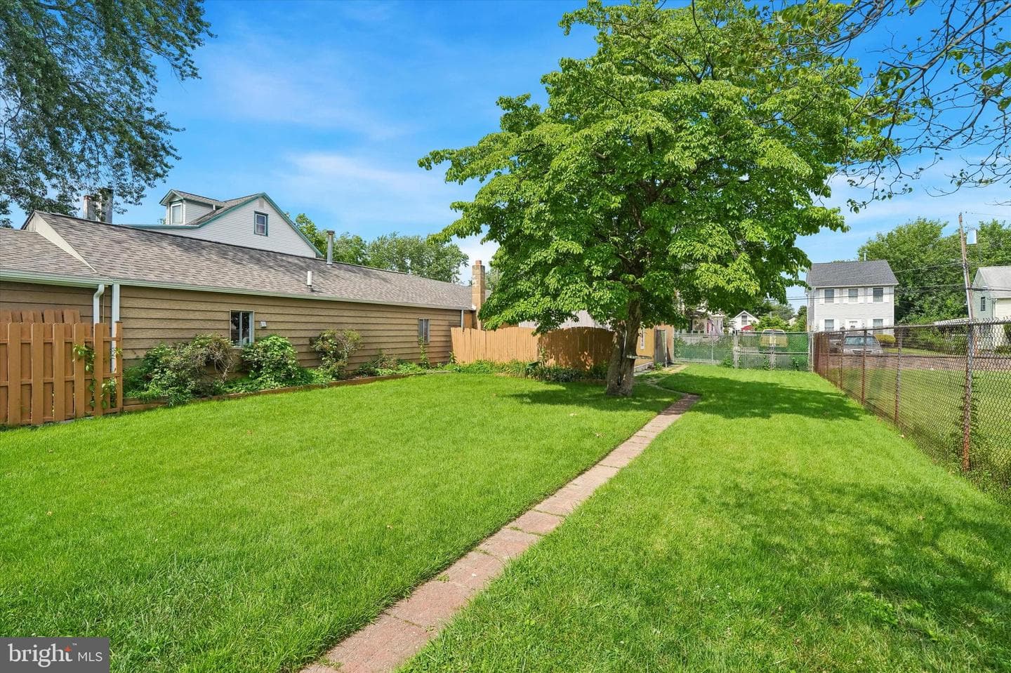 1049 Richardson Avenue photo 4