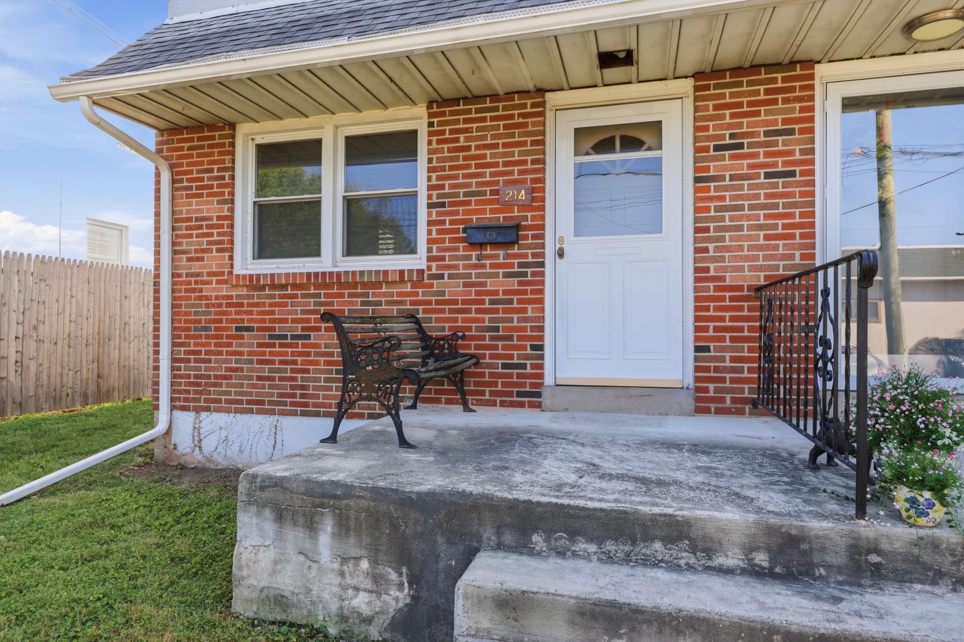 214 Shewell Avenue photo 3