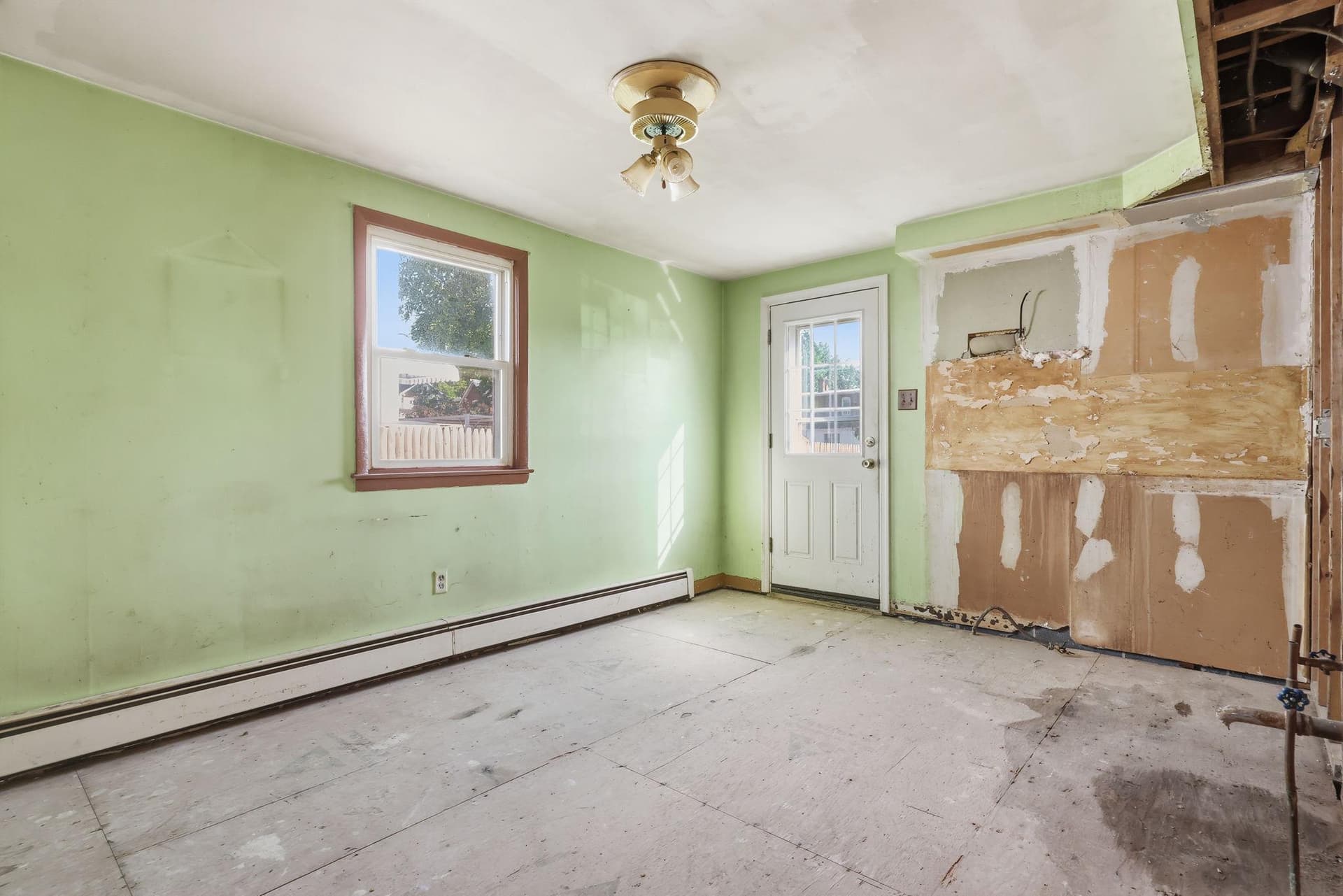 214 Shewell Avenue photo 7
