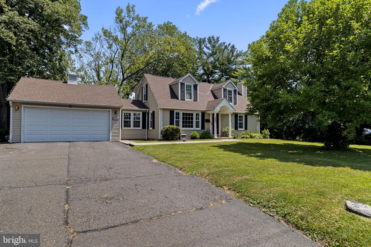 1329 W County Line Road photo 3
