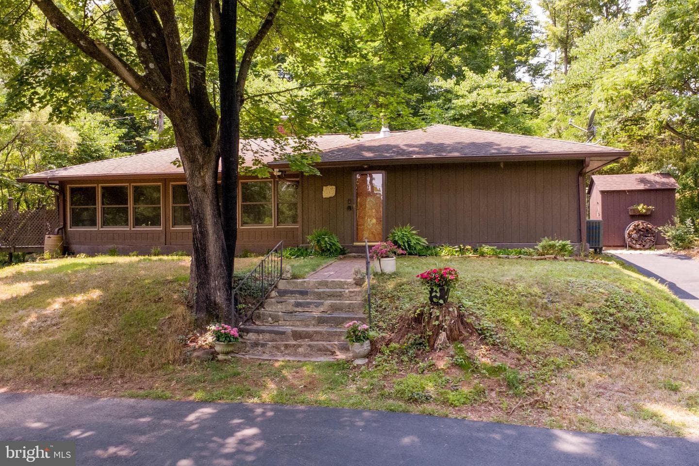 6475 Lower York Road photo 1