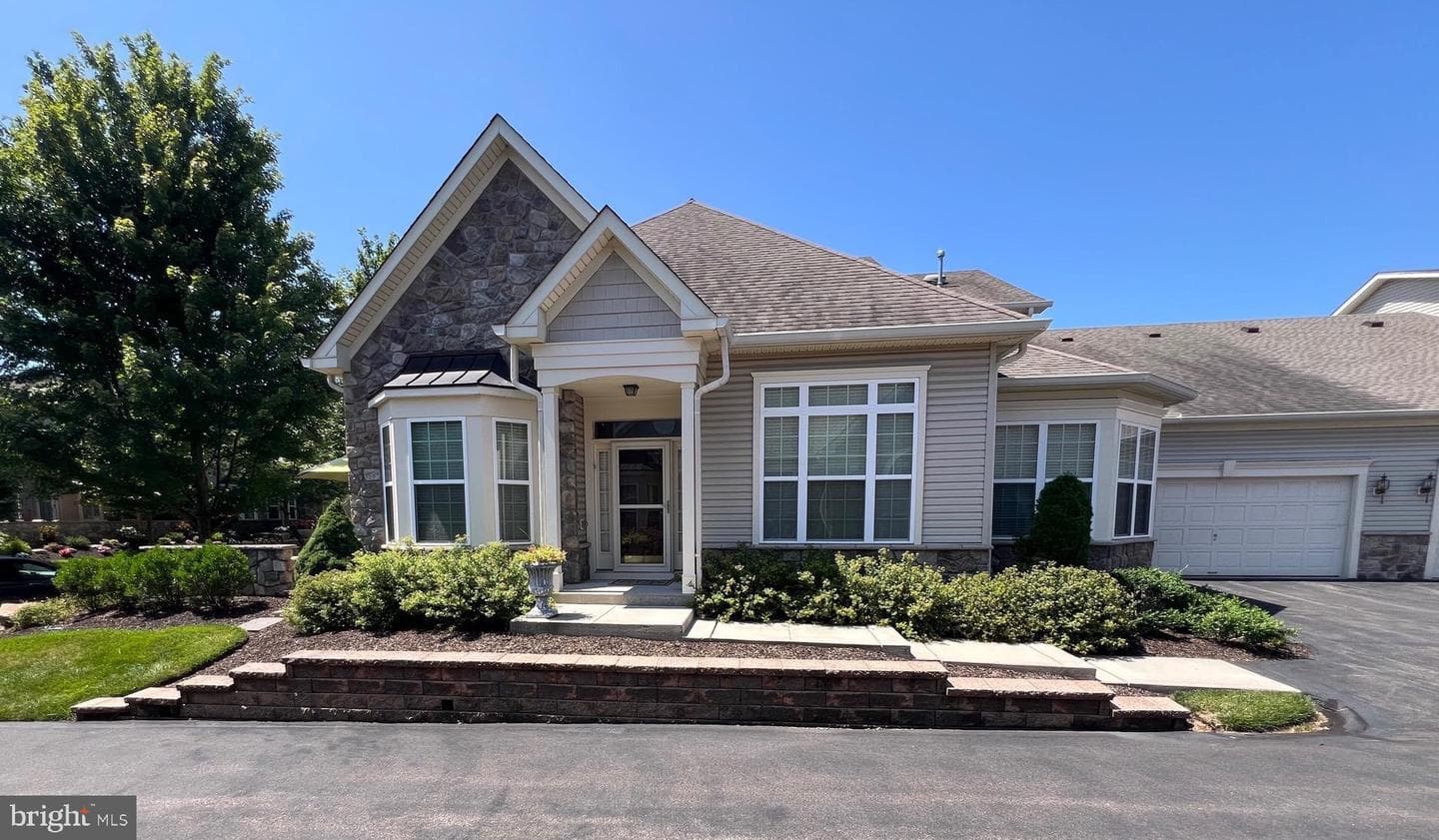 216 Willow Drive photo 1