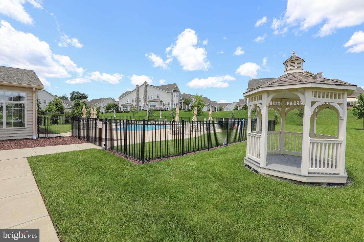 216 Willow Drive photo 11