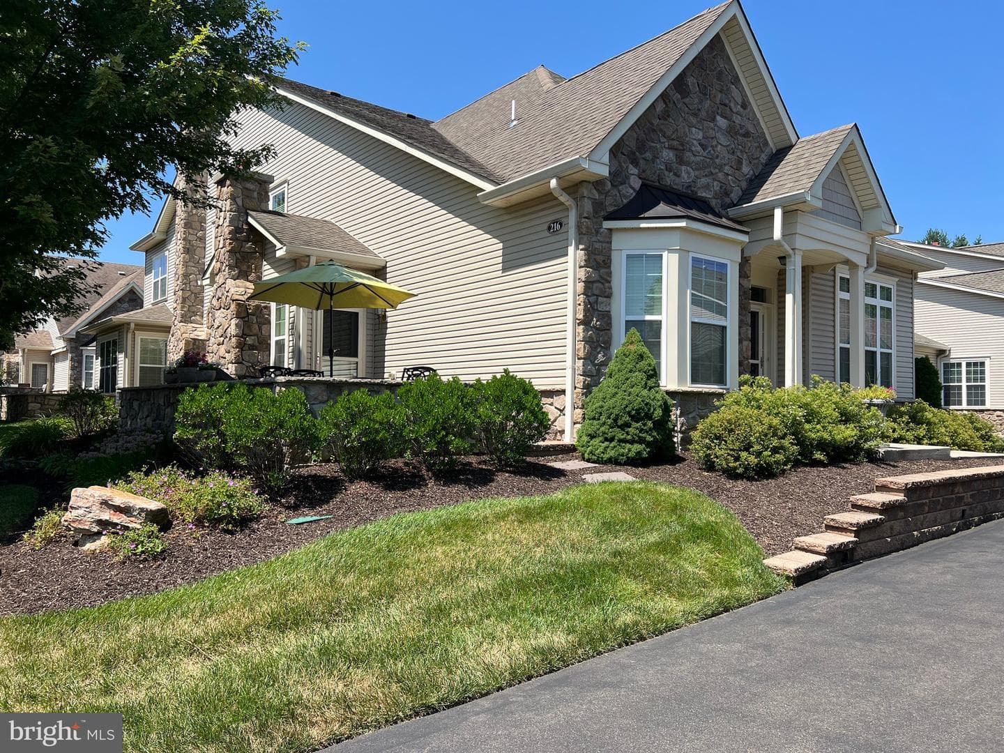 216 Willow Drive photo 2