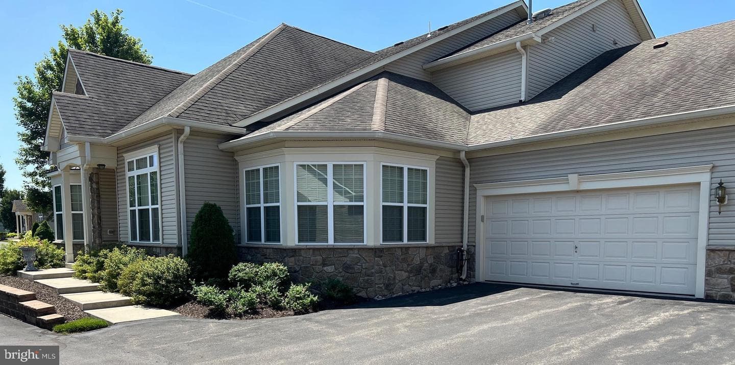216 Willow Drive photo 3