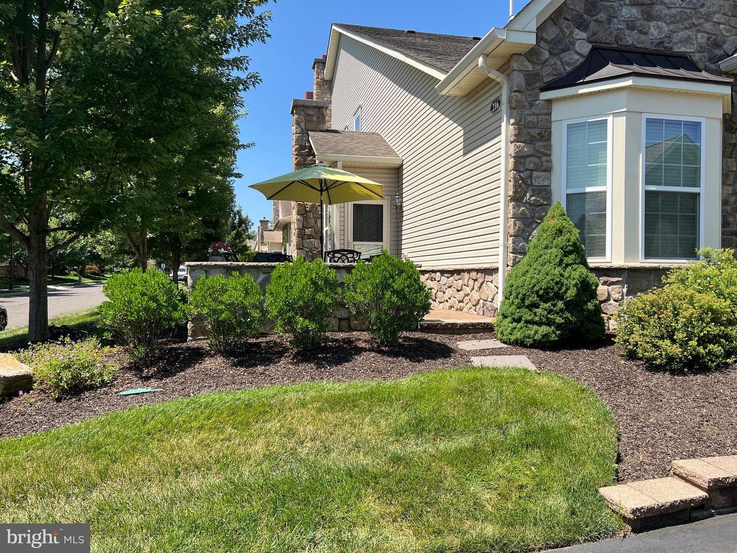 216 Willow Drive photo 4