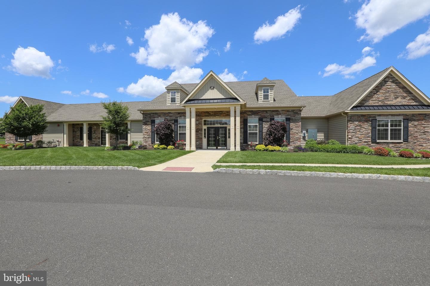 216 Willow Drive photo 7