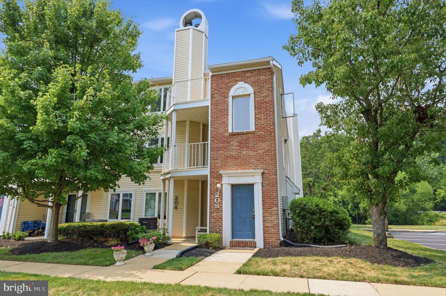 208 Devon Way, Levittown