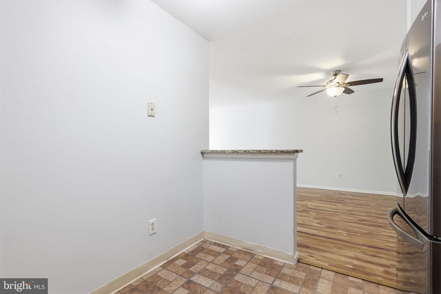 208 Devon Way photo 10
