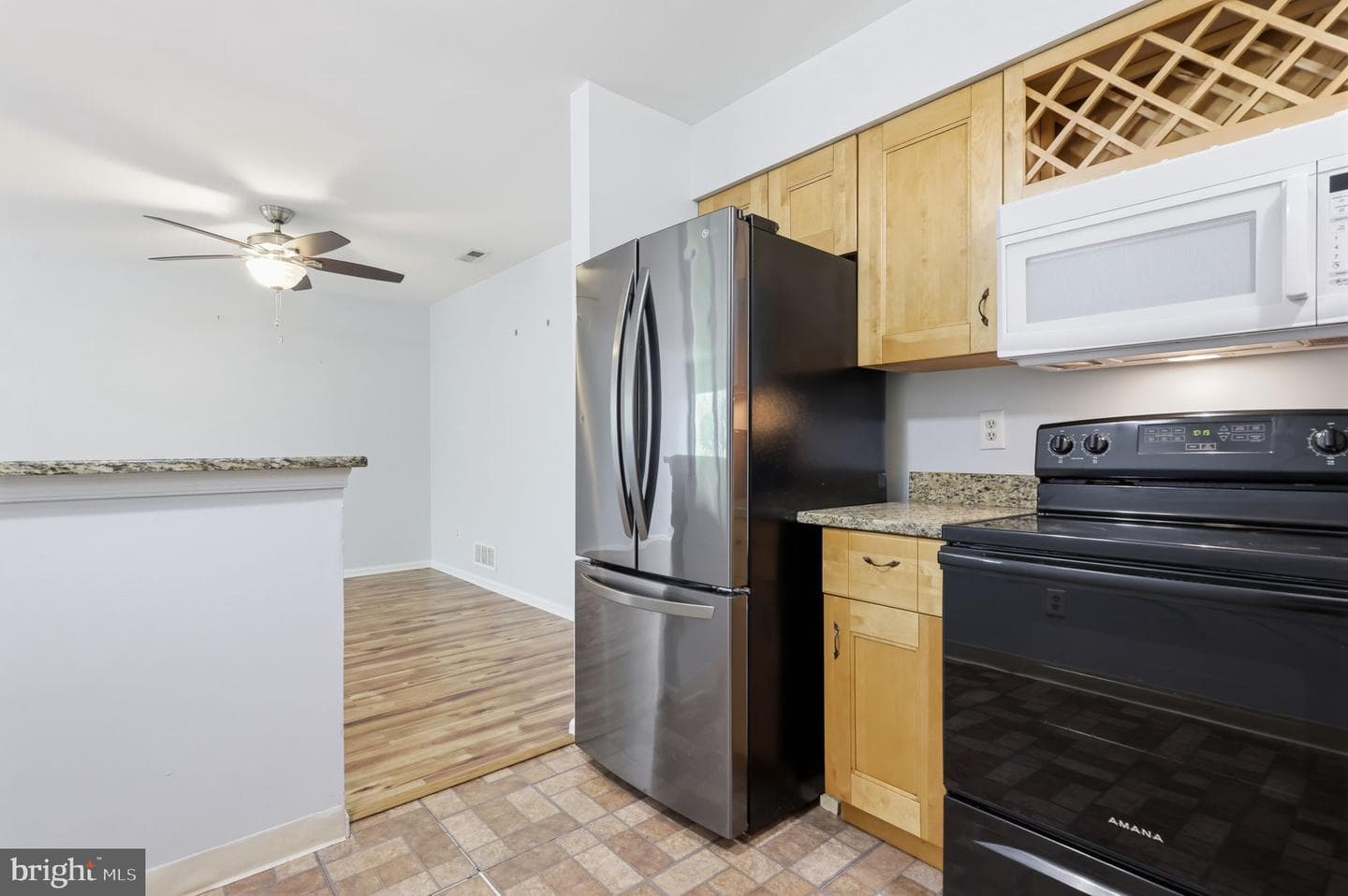 208 Devon Way photo 11