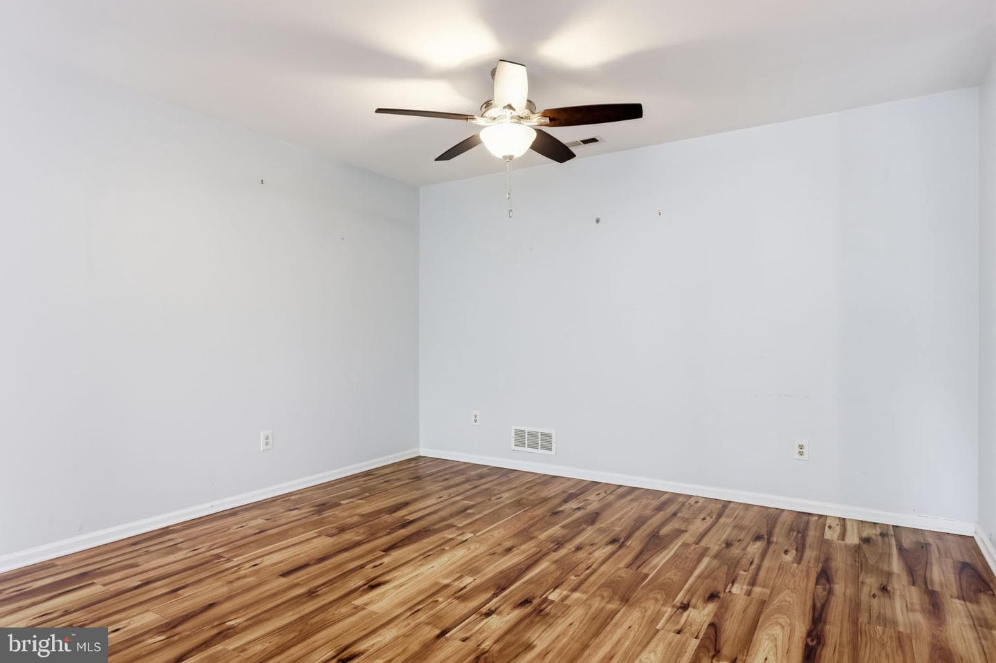 208 Devon Way photo 12
