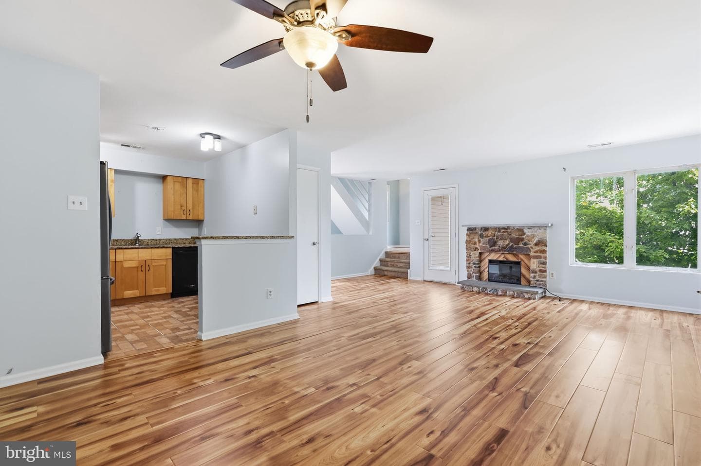 208 Devon Way photo 13