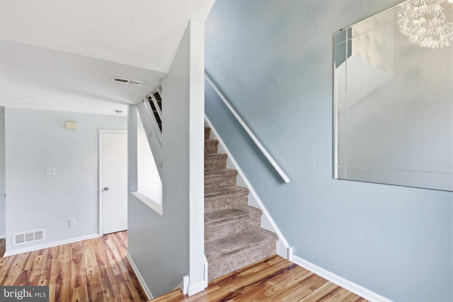 208 Devon Way photo 17