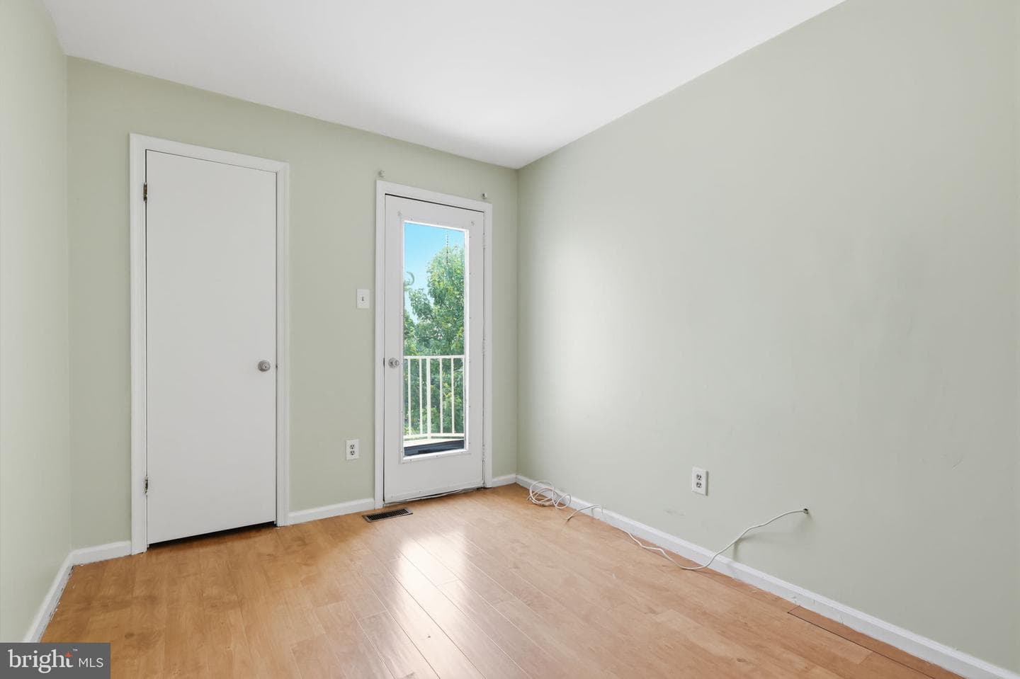 208 Devon Way photo 19