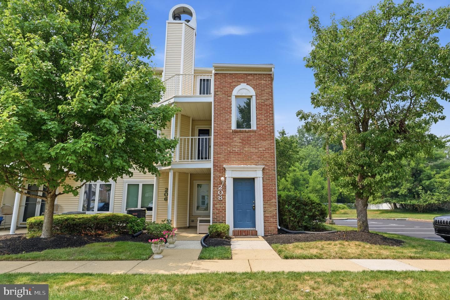 208 Devon Way, Levittown