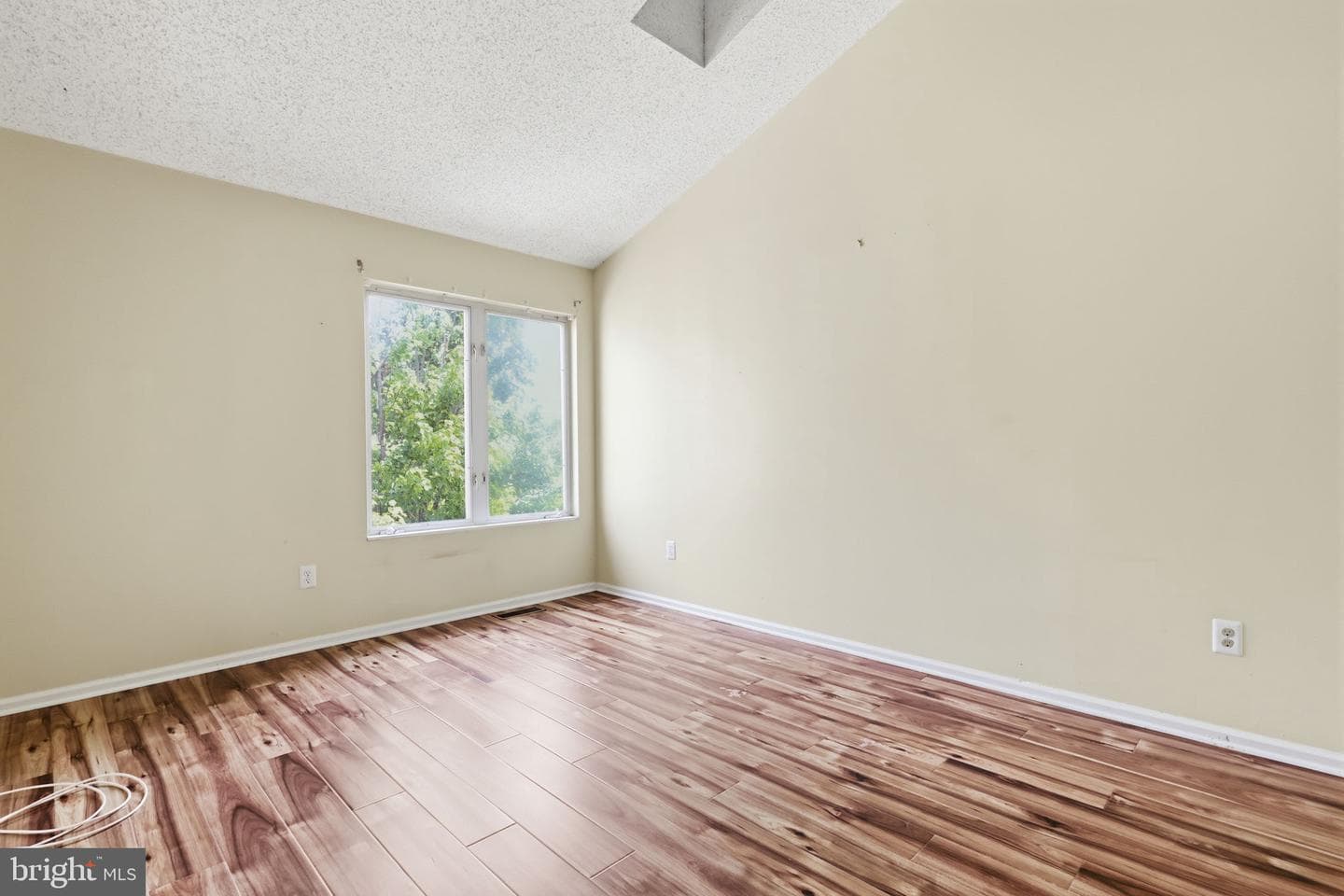 208 Devon Way photo 21